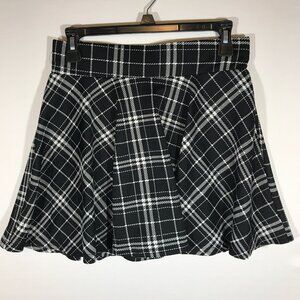 DJT Women's Medium Black Plaid Mini Skater Skirt with Shorts